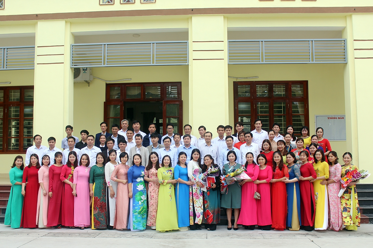 Bế giảng lớp Trung cấp lý luận Chính trị - Hành chính hệ không tập trung K93 (2019 - 2021) tại huyện Phù Cừ