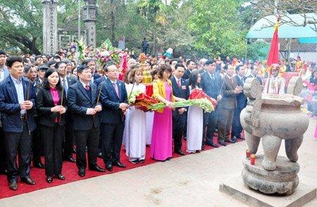 Dâng hương tưởng niệm 743 năm ngày Tướng quân Phạm Ngũ Lão ra quân đánh giặc giữ nước